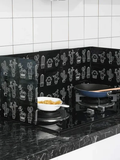 1pc/Oil Baffle Kitchen Gas Stove nsulation Suppli Fireproof and High Temperature Resistant Aluminum Foil Cooking Oil-Proof Board